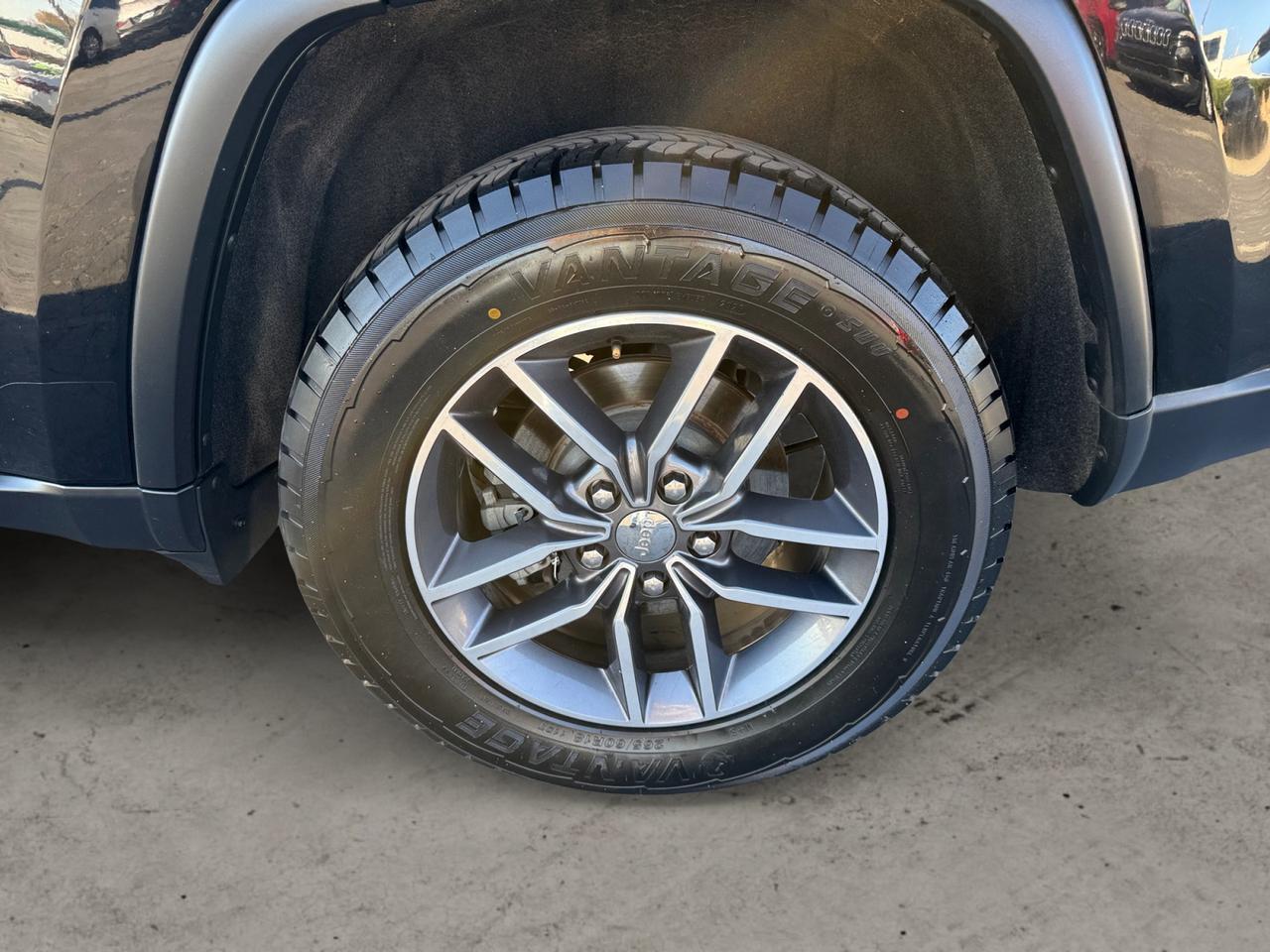 2018 JEEP GRAND CHEROKEE LARED Laredo E Kansas City MO