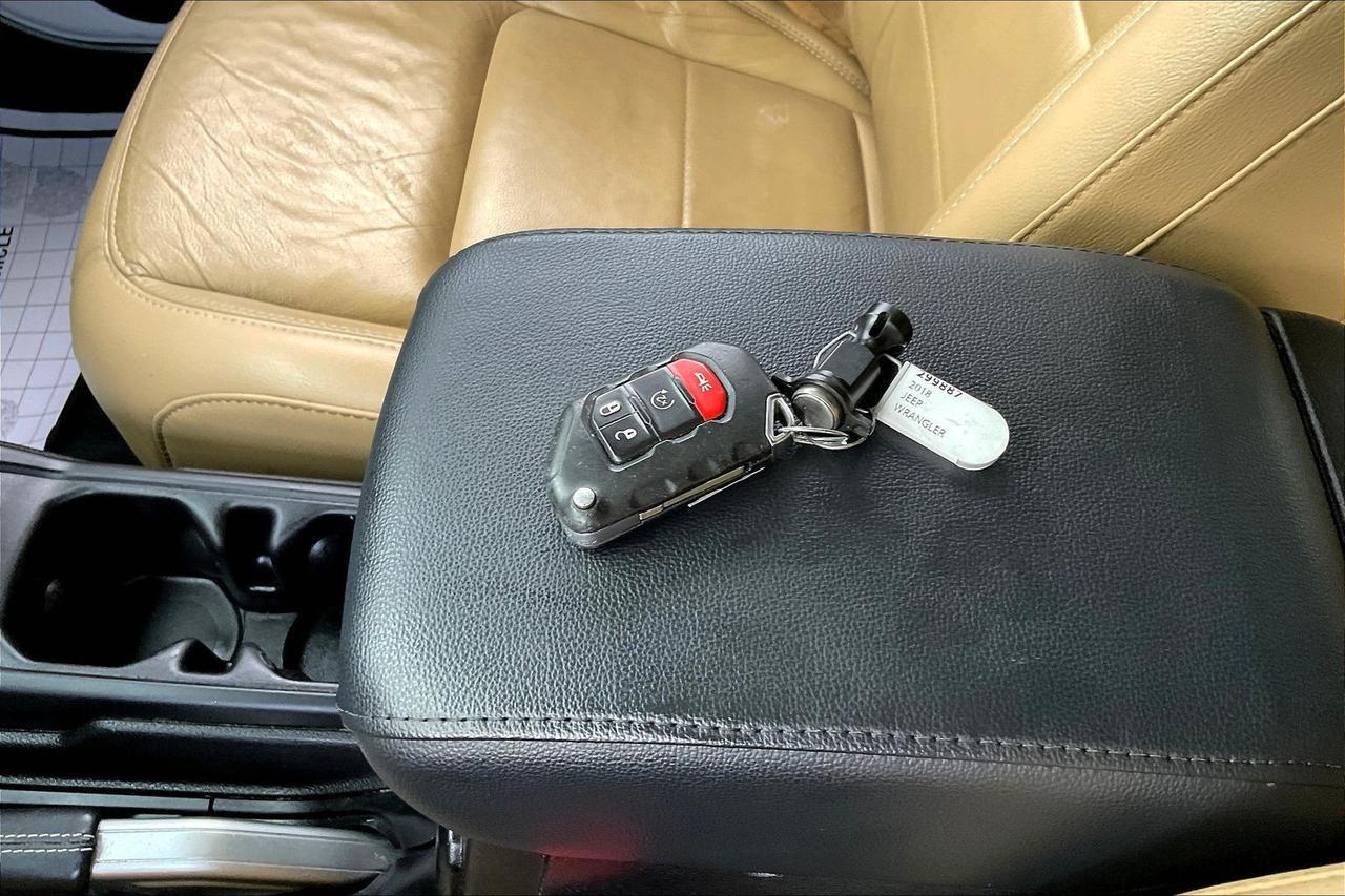 2018 JEEP WRANGLER UNLIMI SAHARA Houston TX