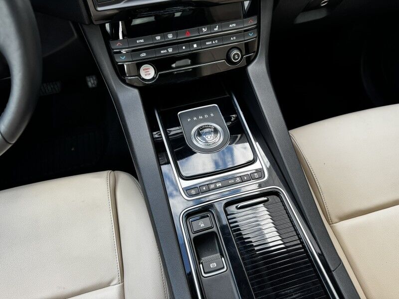 2018 Jaguar F-PACE 25t Premium Willow Grove PA