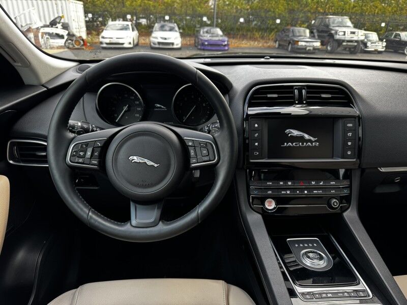 2018 Jaguar F-PACE 25t Premium Willow Grove PA