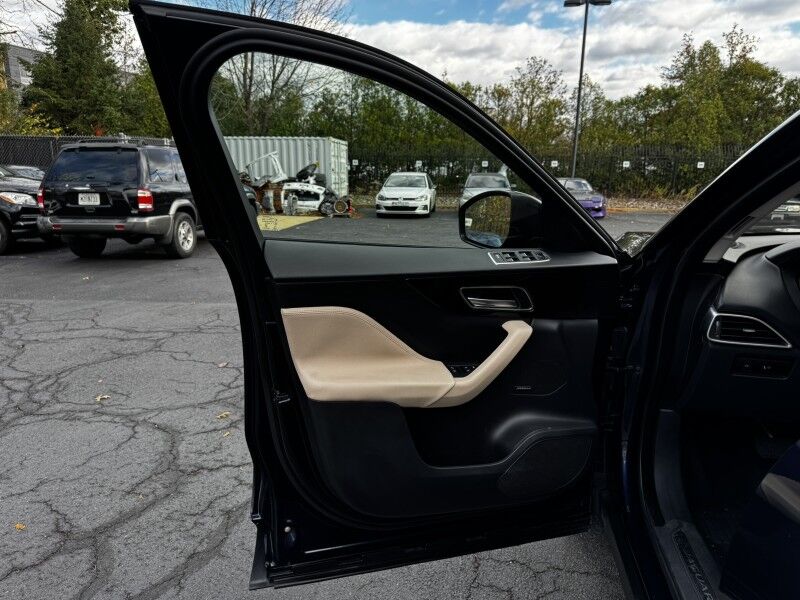 2018 Jaguar F-PACE 25t Premium Willow Grove PA