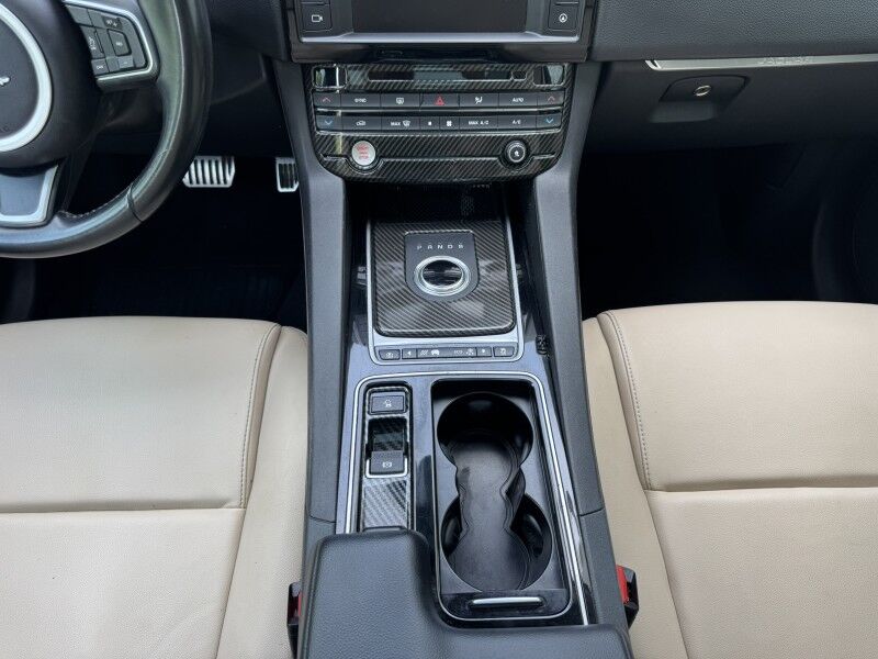 2018 Jaguar F-PACE 25t Premium Willow Grove PA
