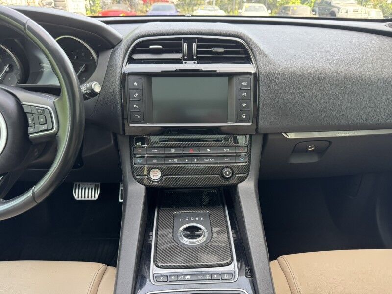 2018 Jaguar F-PACE 25t Premium Willow Grove PA