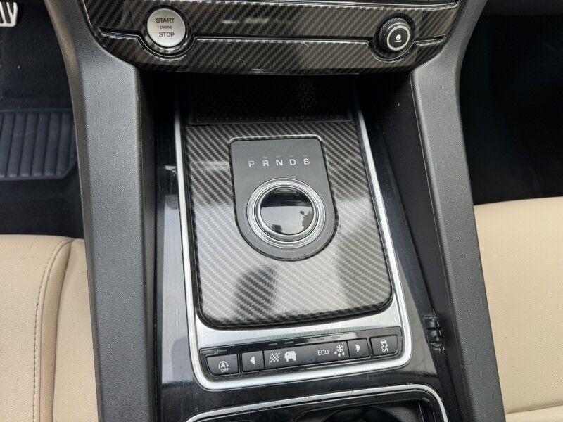2018 Jaguar F-PACE 25t Premium Willow Grove PA