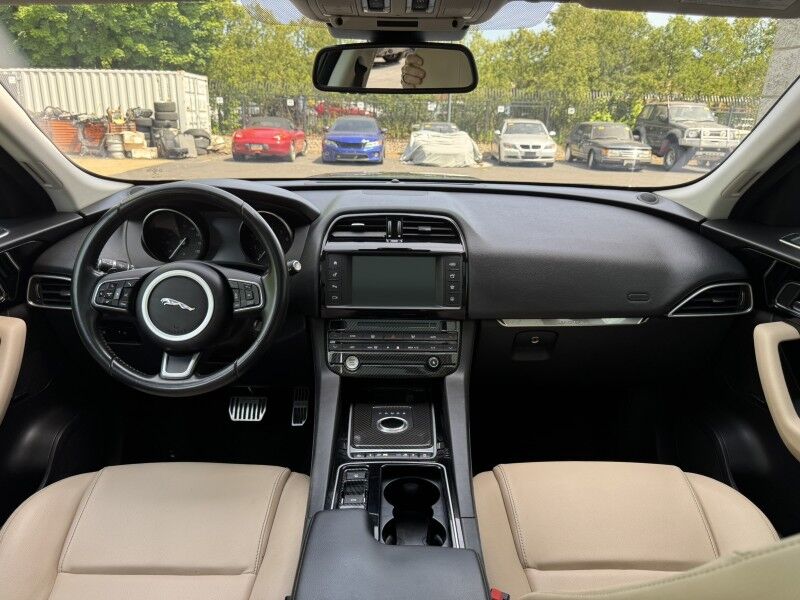 2018 Jaguar F-PACE 25t Premium Willow Grove PA