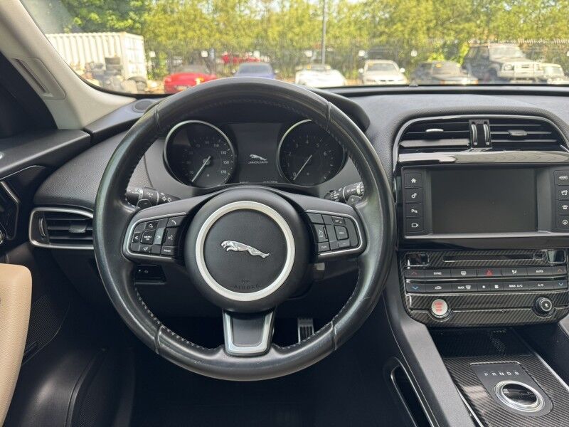 2018 Jaguar F-PACE 25t Premium Willow Grove PA