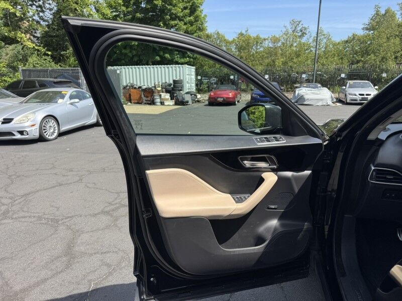 2018 Jaguar F-PACE 25t Premium Willow Grove PA