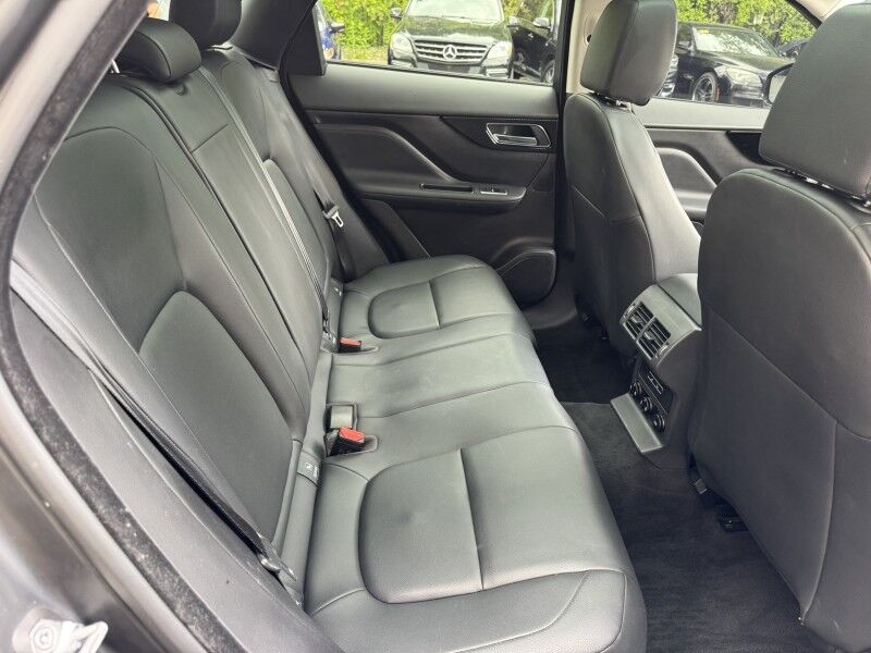 2018 Jaguar F-PACE 25t Premium Willow Grove PA