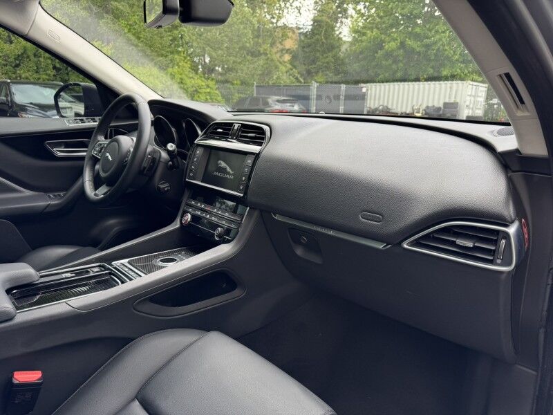2018 Jaguar F-PACE 25t Premium Willow Grove PA
