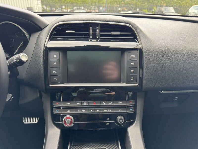 2018 Jaguar F-PACE 25t Premium Willow Grove PA
