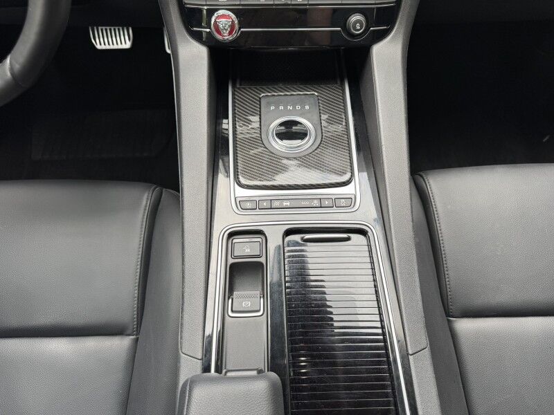 2018 Jaguar F-PACE 25t Premium Willow Grove PA