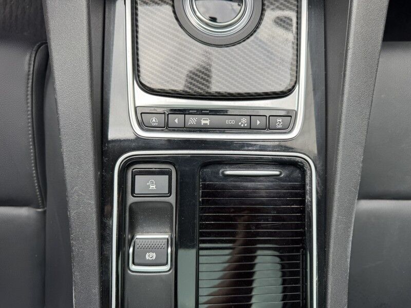 2018 Jaguar F-PACE 25t Premium Willow Grove PA