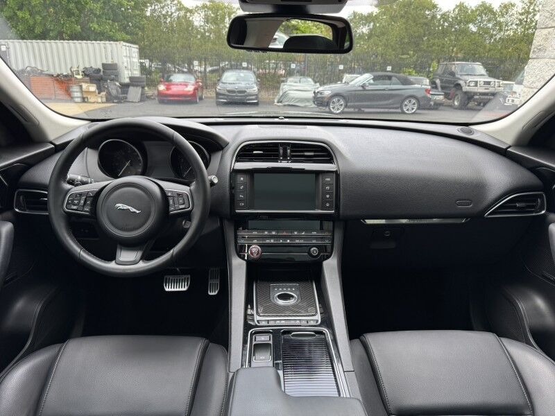 2018 Jaguar F-PACE 25t Premium Willow Grove PA