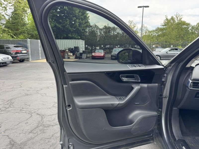 2018 Jaguar F-PACE 25t Premium Willow Grove PA