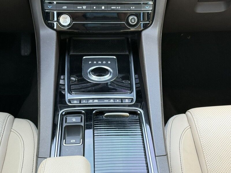 2018 Jaguar F-PACE 25t Prestige Willow Grove PA