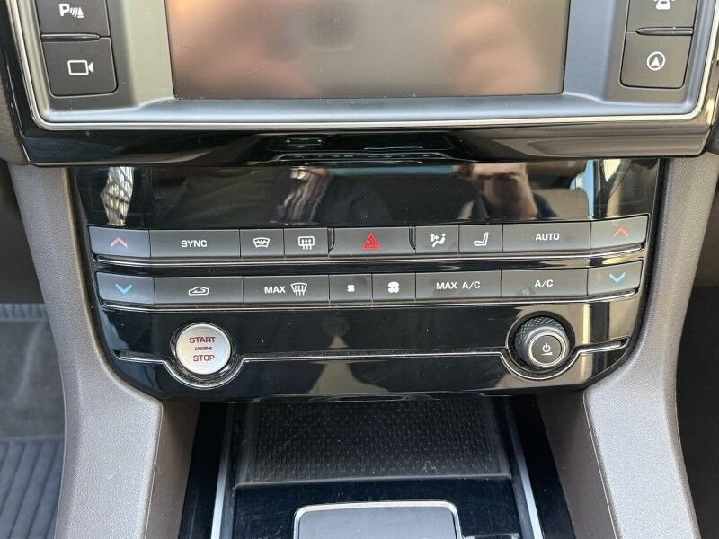 2018 Jaguar F-PACE 25t Prestige Willow Grove PA