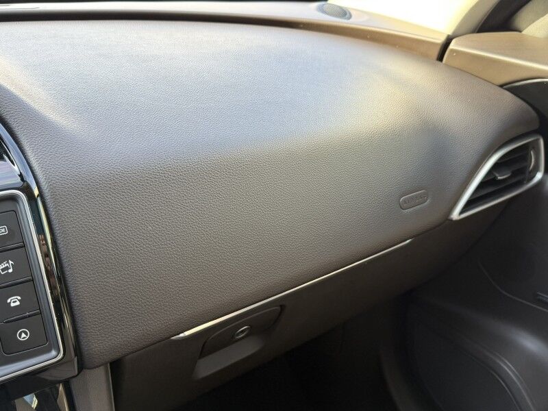 2018 Jaguar F-PACE 25t Prestige Willow Grove PA