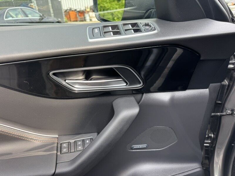 2018 Jaguar F-PACE 30t Prestige Willow Grove PA