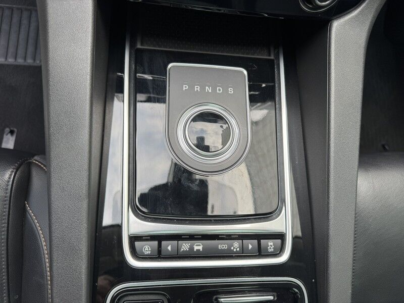 2018 Jaguar F-PACE 30t Prestige Willow Grove PA