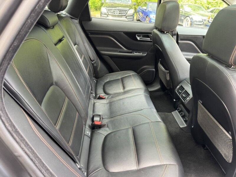 2018 Jaguar F-PACE 30t Prestige Willow Grove PA