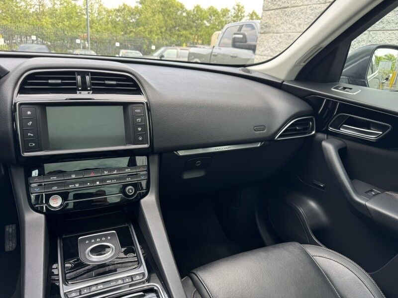 2018 Jaguar F-PACE 30t Prestige Willow Grove PA