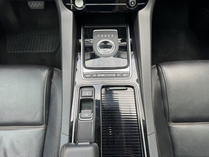 2018 Jaguar F-PACE 30t Prestige Willow Grove PA