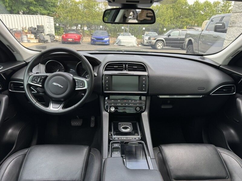 2018 Jaguar F-PACE 30t Prestige Willow Grove PA