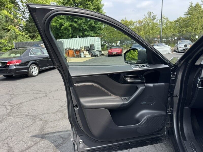 2018 Jaguar F-PACE 30t Prestige Willow Grove PA