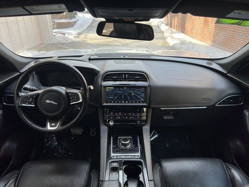 2018 Jaguar F-PACE 35t R-Sport AWD Arlington VA