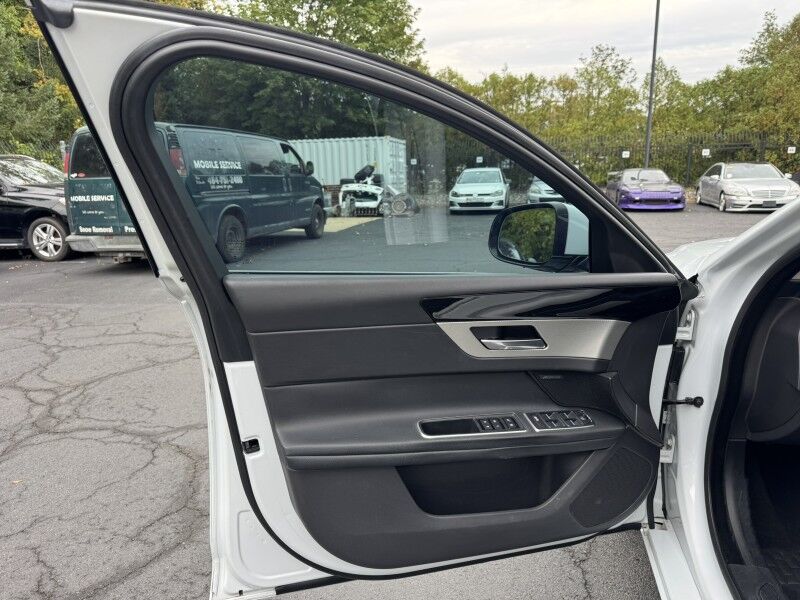 2018 Jaguar XF 25t Premium Willow Grove PA 2018 Jaguar XF 25t Premium Willow Grove PA