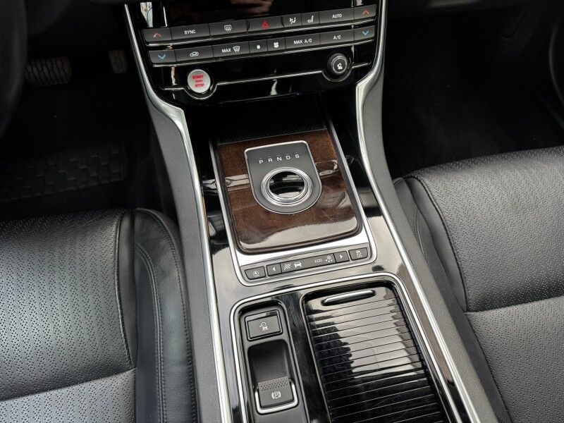 2018 Jaguar XF 25t Prestige Willow Grove PA 2018 Jaguar XF 25t Prestige Willow Grove PA