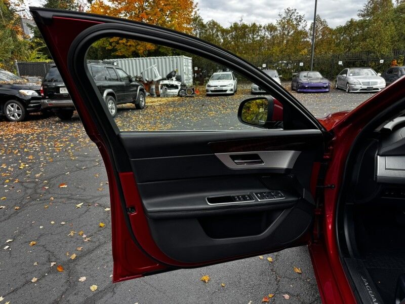 2018 Jaguar XF 25t Prestige Willow Grove PA 2018 Jaguar XF 25t Prestige Willow Grove PA