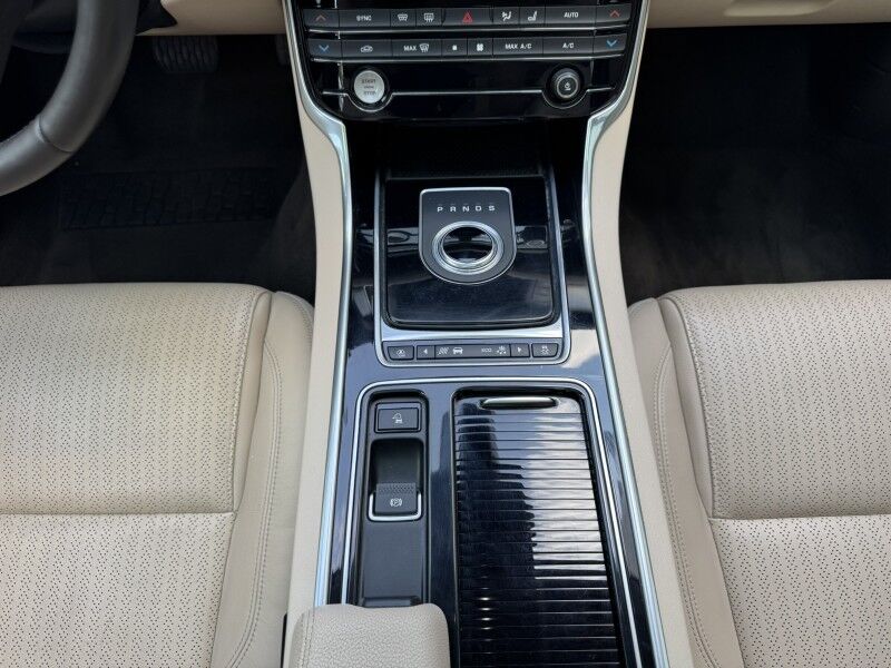 2018 Jaguar XF 25t Prestige Willow Grove PA