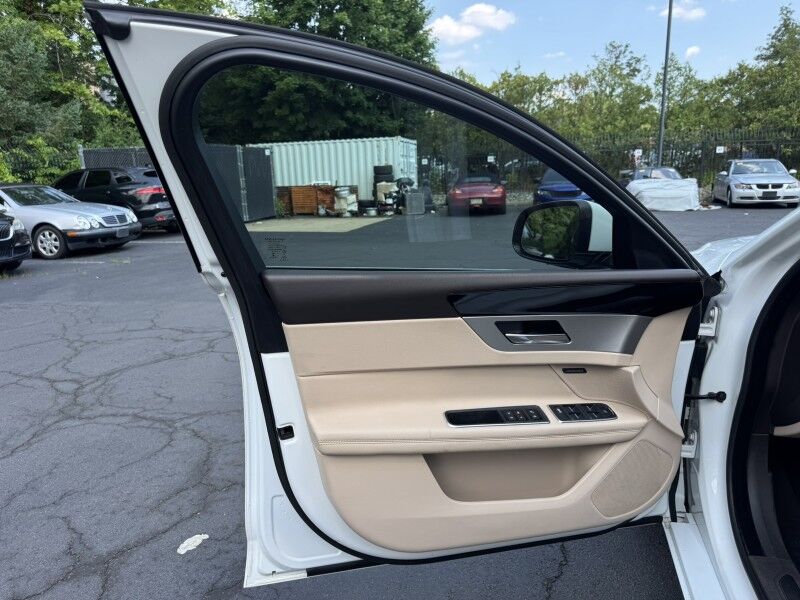2018 Jaguar XF 25t Prestige Willow Grove PA