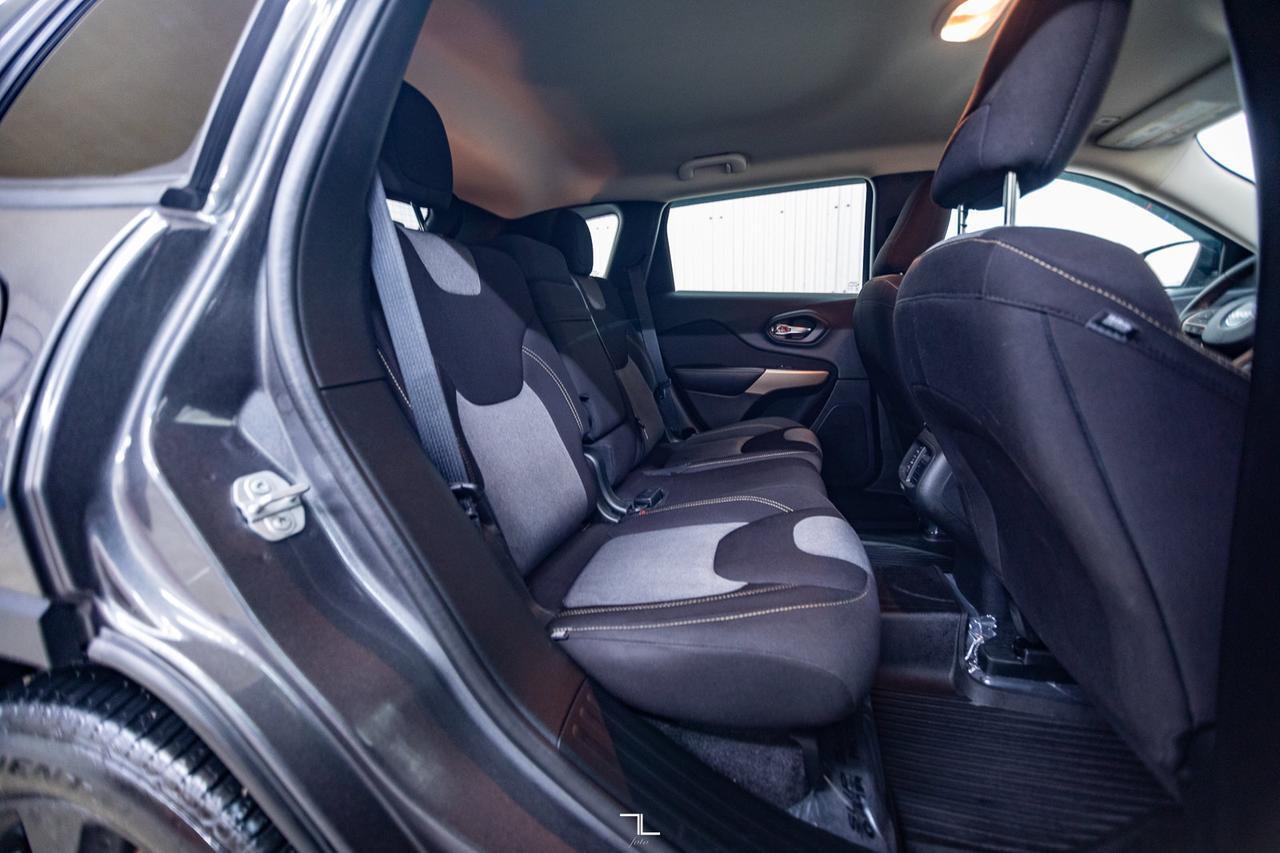 2018 Jeep Cherokee 4x4 Altitude Sport BCam Red Deer AB