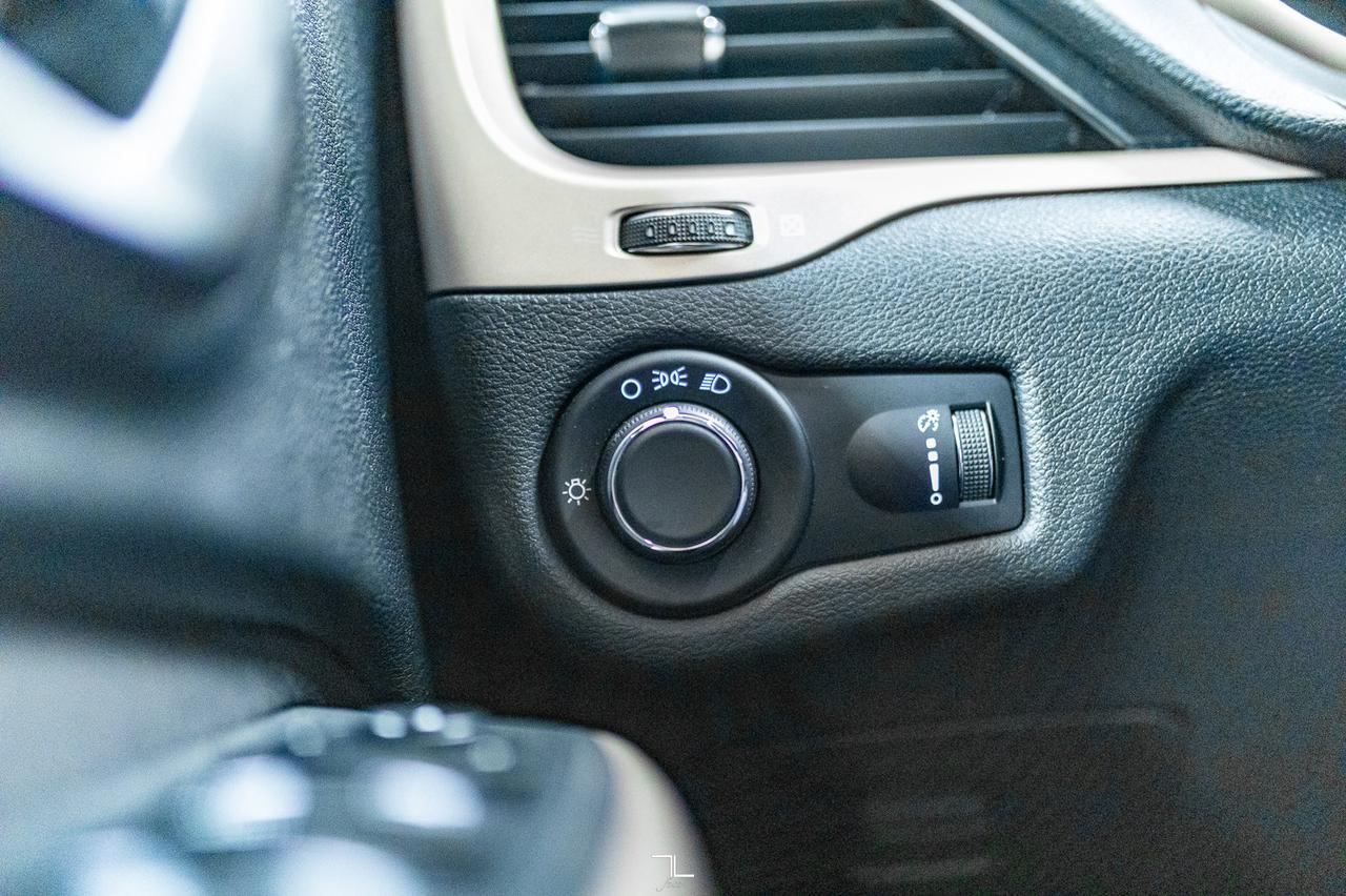 2018 Jeep Cherokee 4x4 Altitude Sport BCam Red Deer AB