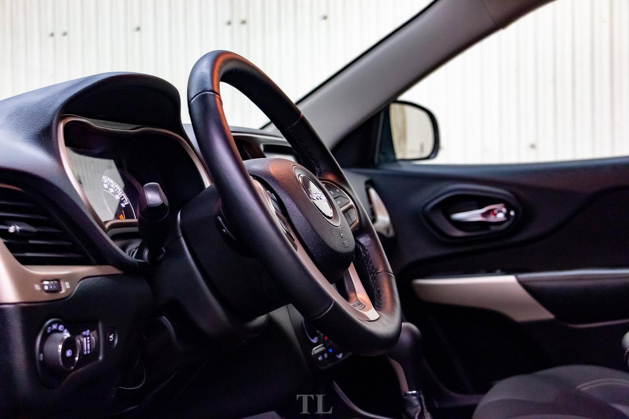 2018 Jeep Cherokee 4x4 North BCam Nav Red Deer AB