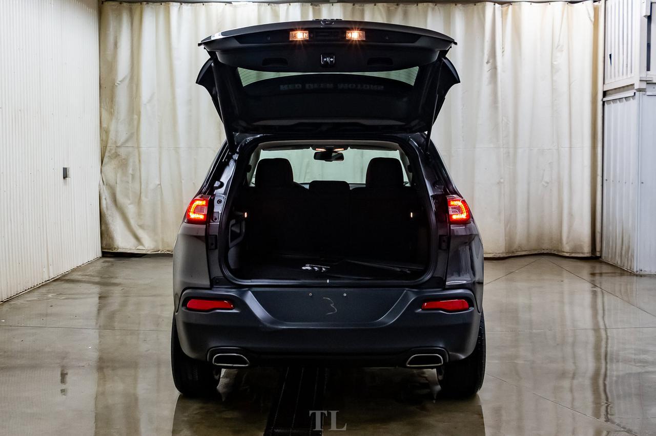 2018 Jeep Cherokee 4x4 North BCam Nav Red Deer AB