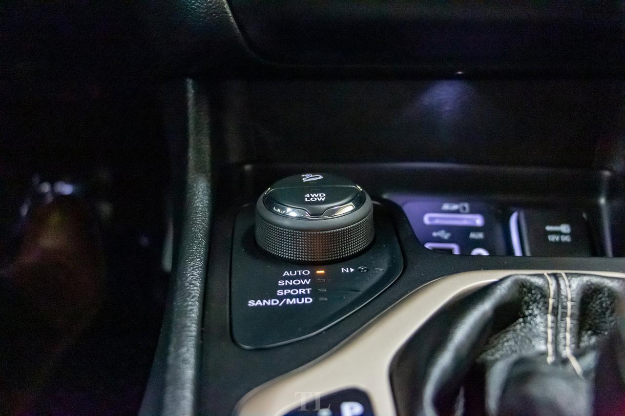 2018 Jeep Cherokee 4x4 North BCam Nav Red Deer AB