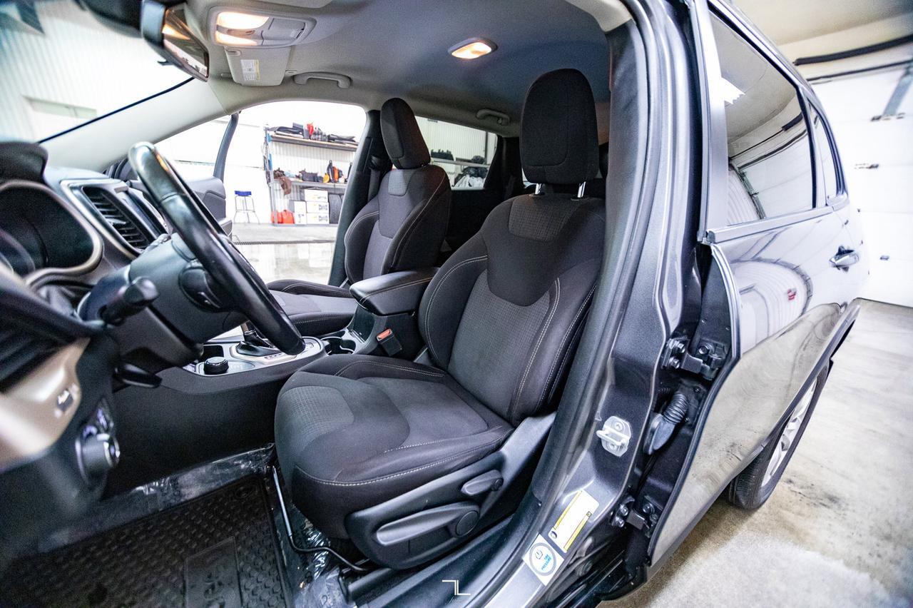 2018 Jeep Cherokee 4x4 North Nav BCam Red Deer AB