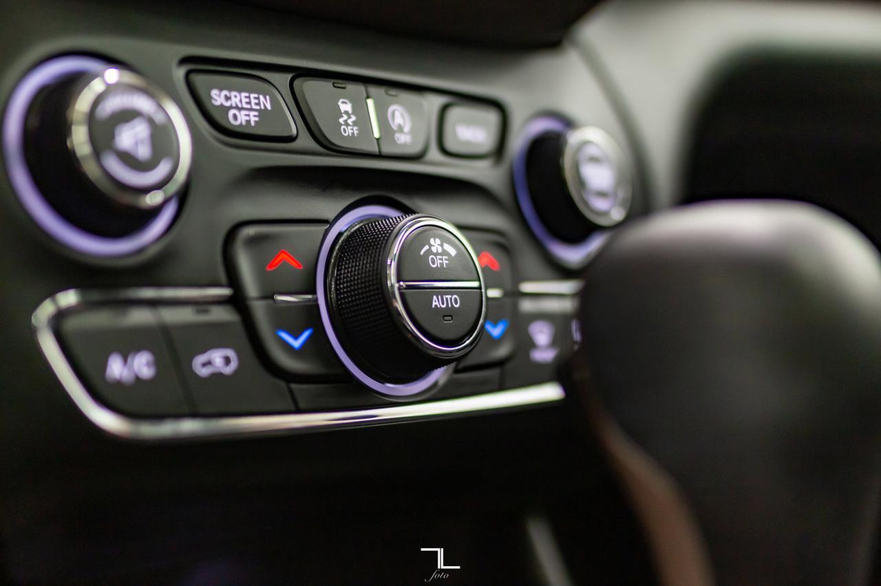 2018 Jeep Cherokee 4x4 North Roof Nav BCam Red Deer AB