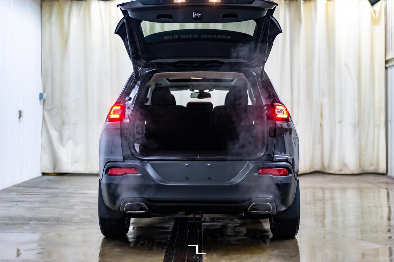 2018 Jeep Cherokee 4x4 North Roof Nav BCam Red Deer AB