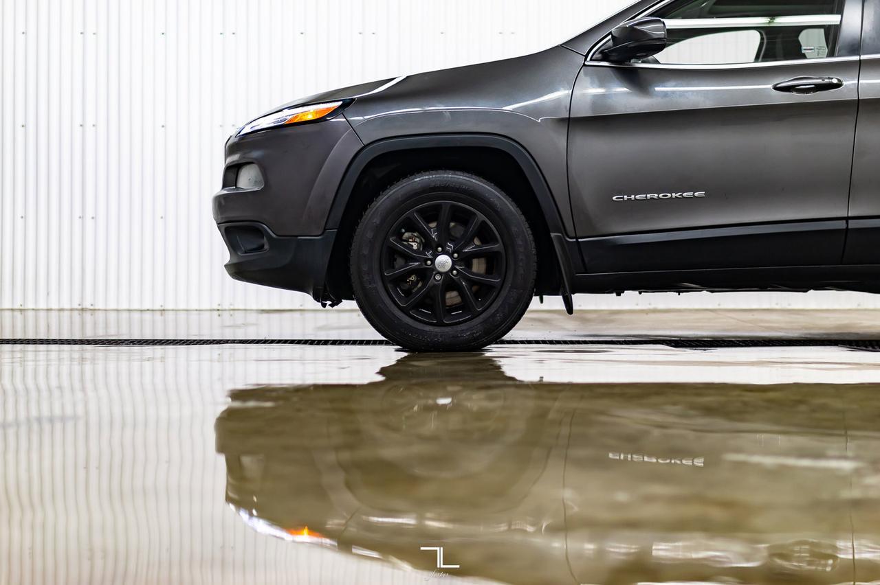 2018 Jeep Cherokee 4x4 North Roof Nav BCam Red Deer AB