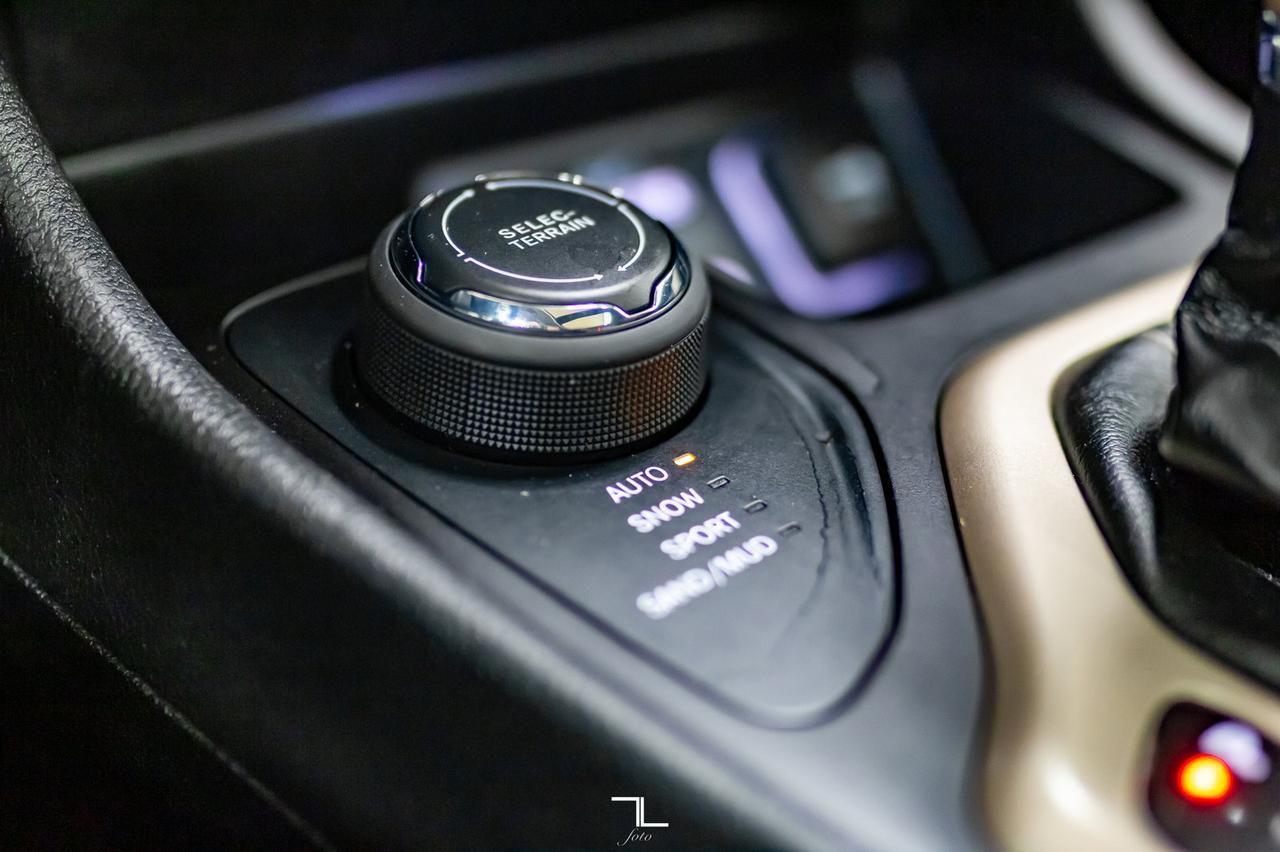 2018 Jeep Cherokee 4x4 North Roof Nav BCam Red Deer AB