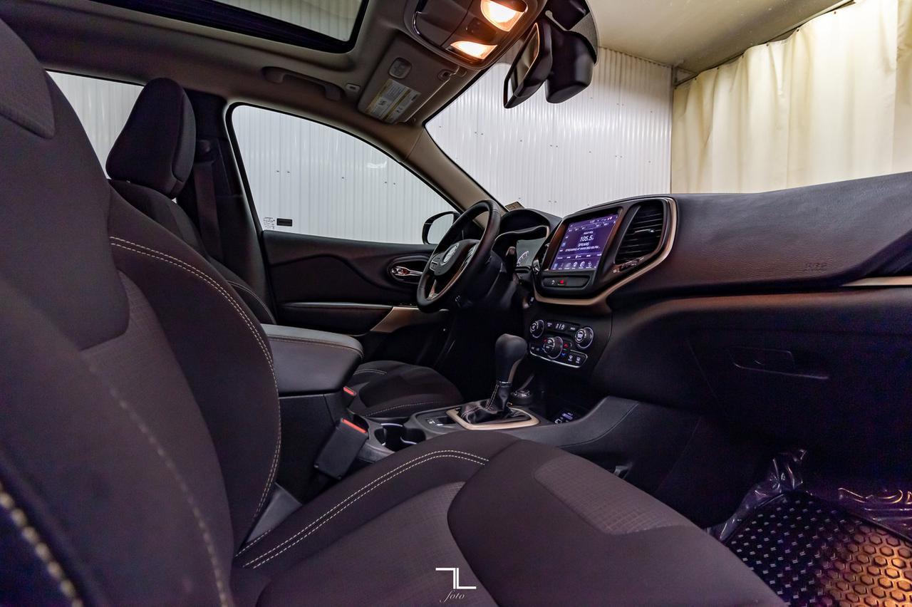 2018 Jeep Cherokee 4x4 North Roof Nav BCam Red Deer AB