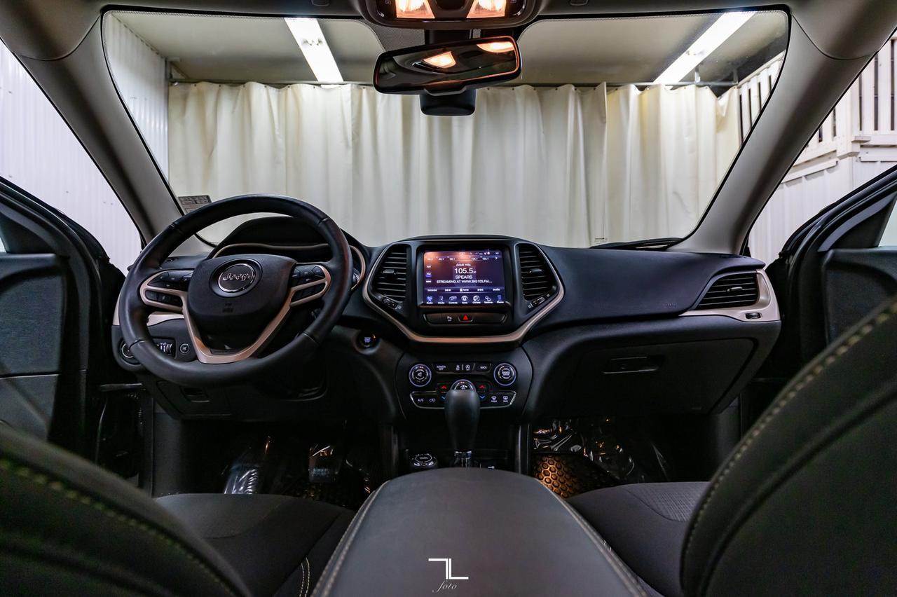 2018 Jeep Cherokee 4x4 North Roof Nav BCam Red Deer AB