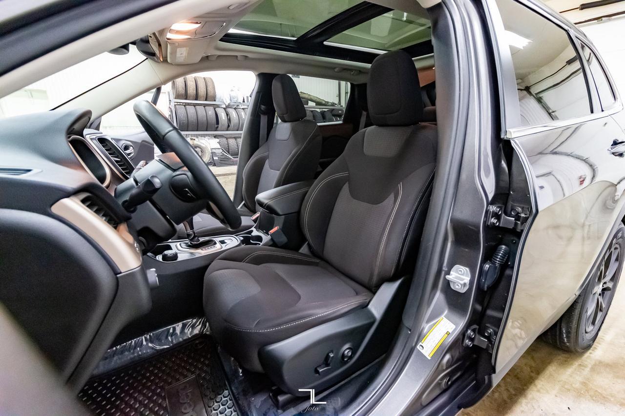 2018 Jeep Cherokee 4x4 North Roof Nav BCam Red Deer AB