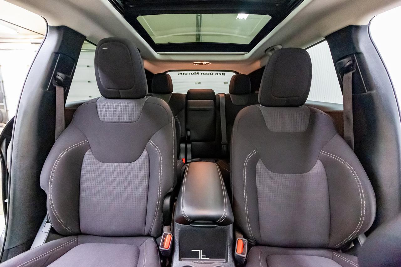 2018 Jeep Cherokee 4x4 North Roof Nav BCam Red Deer AB