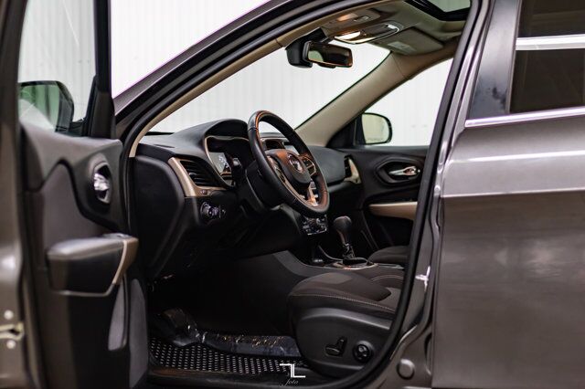 2018 Jeep Cherokee 4x4 North Roof Nav BCam Red Deer AB