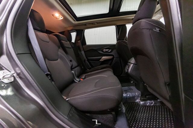 2018 Jeep Cherokee 4x4 North Roof Nav BCam Red Deer AB